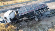 Afyon’da Tır Bariyerlere Çarptı: Kupa Parçalandı, Sürücü Yaralı