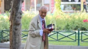 Teybiyle sokaklarda dans eden Ali Ilgın, şehre neşe katıyor