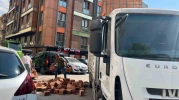 Kamyon Yükünden Düşen Tuğlalar Sebebiyle Yol Trafiğe Geçiçi Süre Kapatıldı