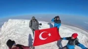 Eskişehirli 4 Dağcı Ağrı Dağı'nın Zirvesine Türk Bayrağı Açtı