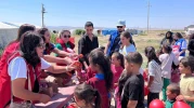 Beylikova Gençlik Merkezi’nden Tarlada Çalışan Çocuklara Moral Etkinliği