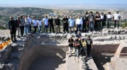 Anadolu Üniversitesi Rektörü Karacahisar Kalesi Kazı Alanını Ziyaret Etti