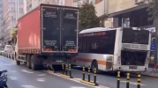 Otobüs Arıza Yaptı, Kamyon Dubaları Çiğneyerek Yoluna Devam Etti