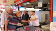 Taşbaşı’nda Bir Balıkçı Ücretsiz 5 Ton Balık Dağıttı