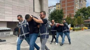 Ambulansı kovalayan baba-oğul, ters kelepçeyle adliyeye getirildi