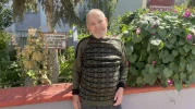 Bayram amcanın özlü sözlerle dolu bahçesi dikkat çekiyor