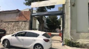 Atatürk Lisesi’nin Kapısına Kamyon Çarptı