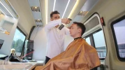 Minibüsü Berbere Dönüştürdü, Müşterinin Ayağına Gidiyor