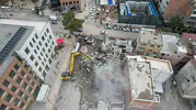 Adıyaman'da ağır hasarlı binaların kontrollü yıkımıyla kentin çehresi değişiyor