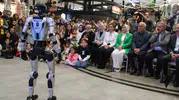 Kayseri'de teknoloji rüzgarı: İnsansı robot Mega sahneye çıktı