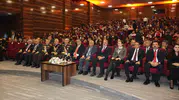 Van'da Cumhuriyet coşkusu yağmura rağmen kapalı alana taşındı