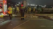 Aliağa yolunda seyir halindeki tır alevlere teslim oldu