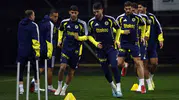 Fenerbahçe'de Göztepe mesaisi bitti: Dirk Kuyt yönetiminde kritik hazırlıklar tamamlandı