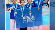 Antakya Belediyesi karatecileri Gaziantep'ten 12 madalyayla döndü