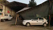 Osmaneli'de kamyonla çarpışan otomobil kıraathanenin içine daldı