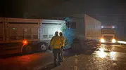 Erzincan-Erzurum kara yolunda ağır vasıtaların çarpışması sonucu iki kişi hastanelik oldu