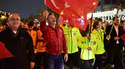 Bahçelievler'de yağmura rağmen Cumhuriyet coşkusu: 103'üncü yıl kutlamaları fener alayıyla başladı