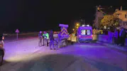 Antakya'da motosiklet kazası: Üst geçitte bariyerlere çarpan 2 kişi yaralandı