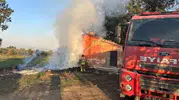 Kırıkhan'daki metruk binada korkutan yangın büyümeden söndürüldü