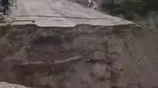Gönen'de iki yıldır ihmal edilen yol şiddetli yağışla tamamen çöktü
