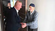 Başkan Karabatı mutfağa girdi: Yaşlılar Günü'nde evlere sıcak dokunuş