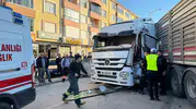 Ankara-Konya yolunda tır ve otomobilin karıştığı zincirleme kaza: Bir sürücü araçta sıkıştı