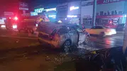 Aydın'da tırla çarpışan elektrikli otomobil alev topuna döndü: 3 saatlik zorlu mücadele