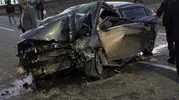 Karlıova girişinde direğe çarpan otomobildeki 3 kişi yaralandı