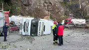 Hopa'da tır parkına düşen dev kaya kütleleri bir kişinin yaşamını sonlandırdı