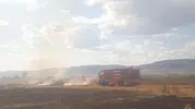 Çivril ovasında korkutan yangın: Ekipler alevleri büyümeden durdurdu
