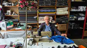 Oymalıtepe'nin son terzisi İsmail Ayaz 60 yıllık emeğini dikiş makineleriyle yaşatıyor