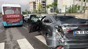 Kayapınar'da halk otobüsü ve otomobilin karıştığı kazada 4 kişi yaralandı