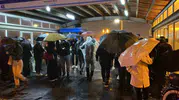 İstanbul'da aniden bastıran sağanak Perpa duraklarında izdihama yol açtı
