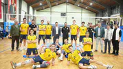 Yenişehir Belediyespor voleybolda set vermeden zirveye yürüyor