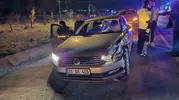 Bingöl'de akaryakıt istasyonuna ulaşmak isteyen iki yaya otomobilin çarpmasıyla ağır yaralandı
