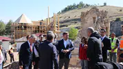 Kemah'ın Tarihi Mirası Sultan Melik Türbesi'nde Restorasyon Süreci Denetlendi