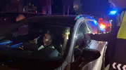 Kırmızı ışıkta sızan alkollü sürücüden polise meslek kartı üzerinden tehdit