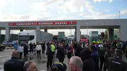Hamzabeyli Sınır Kapısı'nda tır şoförlerinin geçiş belgesi isyanı trafiği durdurdu