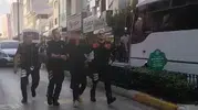 Boşandığı eşinin babasının iş yerine silahla gitti: Polis müdahalesiyle yakalandı