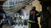 Çivril'de park halindeki traktör alevlere teslim oldu