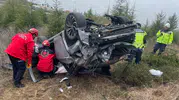 İzmir-İstanbul Otoyolu'nda korkutan kaza: Bariyerleri aşan otomobil şarampole yuvarlandı