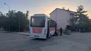 Uşak'ta sokak kesişiminde midibüs ve otomobil çarpıştı: 7 yaralı