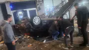 İncesu'da korkunç kaza: 50 metrelik kayalıklardan dükkanların üzerine uçtu