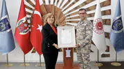 Tuğgeneral Mustafa Baş’a Kızılay’dan Anlamlı Madalya Takdimi