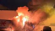 Bafra Sanayi Sitesi'nde park halindeki tır küle döndü
