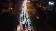 TEM Otoyolu'nda gece yarısı dehşeti: Bariyerlere saplanan otomobilin sürücüsü hayatını kaybetti