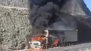 Pozantı-Tarsus otoyolunda kabus dolu anlar: İki tır alevlere teslim oldu