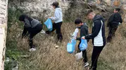 Bayburt Lisesi öğrencileri hem tarihi keşfetti hem de kaleyi temizledi