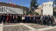 Eskişehirli Muhtarlar Atatürk Anıtı’na Çelenk Sundu