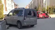 Eskişehir’de Hafif Ticari Araçla Otomobil Çarpıştı